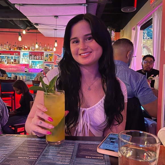 Meet your Posher, Cara - Picture 2 of 3